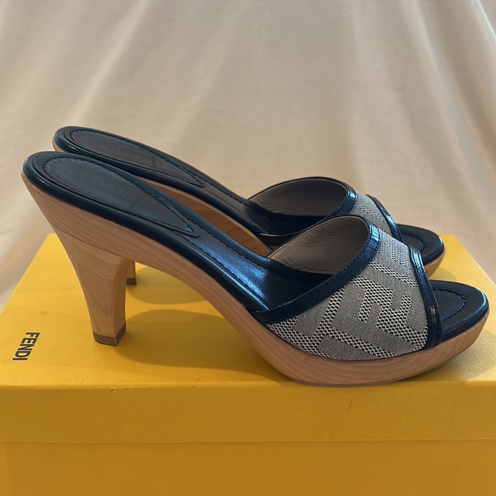FENDI HEELS - Picture 2 of 9